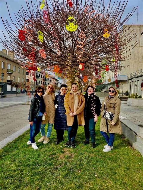 Pavasarinis velykinis medis papuoštas margučiais