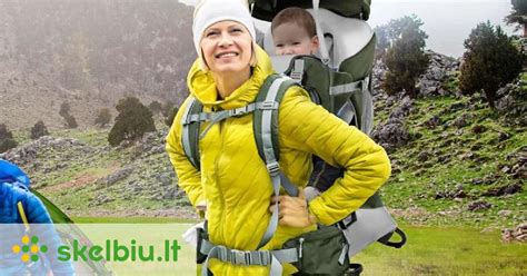 Septynmečio vaiko portretas su mokyklos kuprine