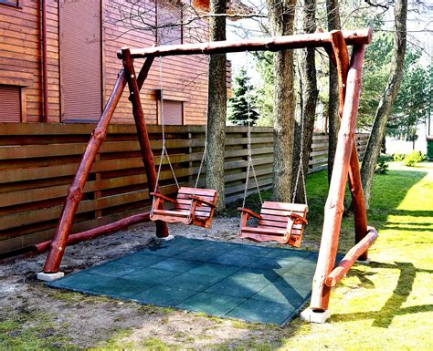 Skirtingų medžiagų vaikų sūpynės