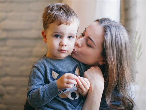 Tėvai slaugo sergantį vaiką namuose