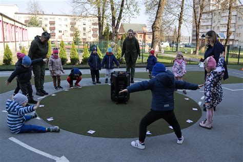 Vaikai, dalyvaujantys „Ryto rato“ veikloje darželyje