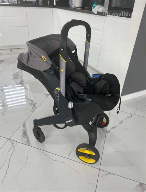 Doona automobilinė kėdutė naudojama namuose