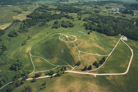Šatrijos piliakalnis ir apylinkių panorama