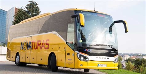 Kelioninis autobusas kalnuotoje vietovėje