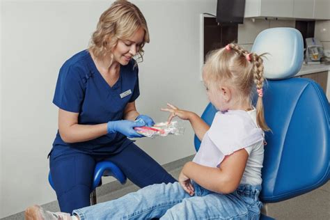 Vaiko dantų patikrinimas pas odontologą