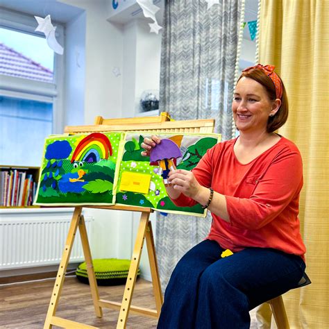 vaikai rūšiuojantys atliekas edukacijos metu