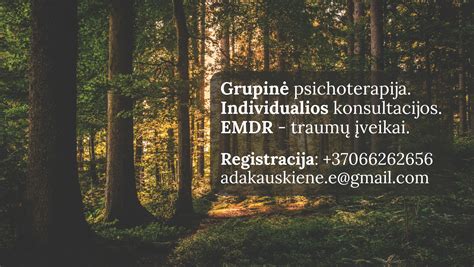 Įvairių kultūrų žmonių grupė bendraujanti draugiškoje aplinkoje