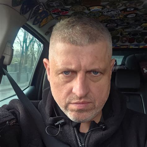 Vaizdas, iliustruojantis distopinį Edeno miestą su dirbtiniais statiniais ir galbūt augmenijos trūkumu