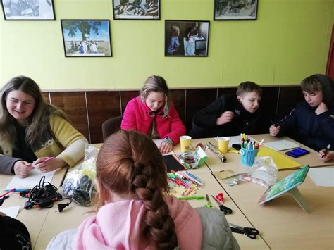 Vaikai stato fortą iš pagalvių