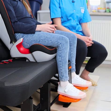 Vaiko sėdėjimo padėtis automobilinėje kėdutėje su atramomis
