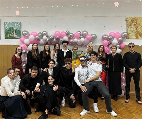 Linksmas Šimtadienio šurmulys gimnazijoje