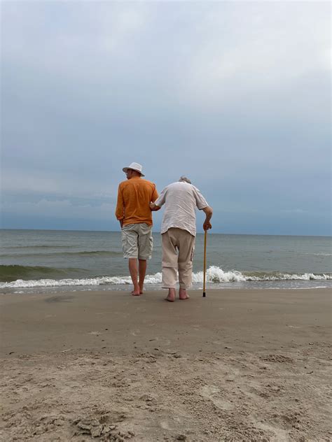 simbolinis vaizdas dviejų žmonių santykių ir įvairių ligų
