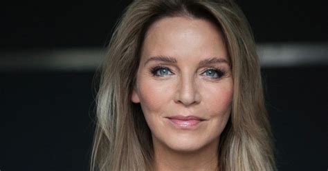Esther Verhoef (Nova Lee Maier) portretas