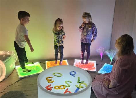 Nuotrauka, vaizduojanti vaikų veiklą darželyje