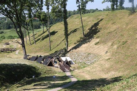 Vakarų baltų pilkapių kultūros kapavietės