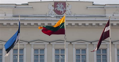 Vaikų darželis su dviem vėliavomis: Lietuvos ir kitos tautinės mažumos