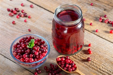 Spanguolių gyvašakės sodinamos į paruoštą lysvę