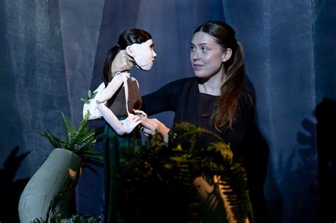 Scenos iš spektaklio lėlių teatre