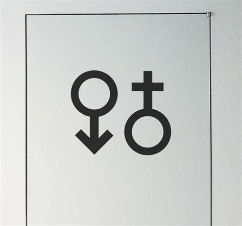 Moters ir vyro figūrėlės, simbolizuojančios vaisingumą ir IVF