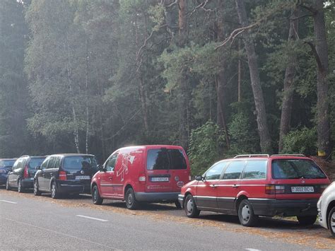 Vaizdas su tarnybos automobiliais