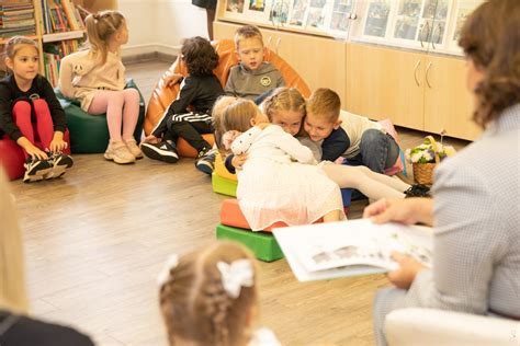 Nuotrauka, simbolizuojanti pagalbą vaikams