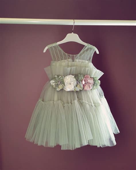 Įvairūs vaikiškų suknelių verpalai