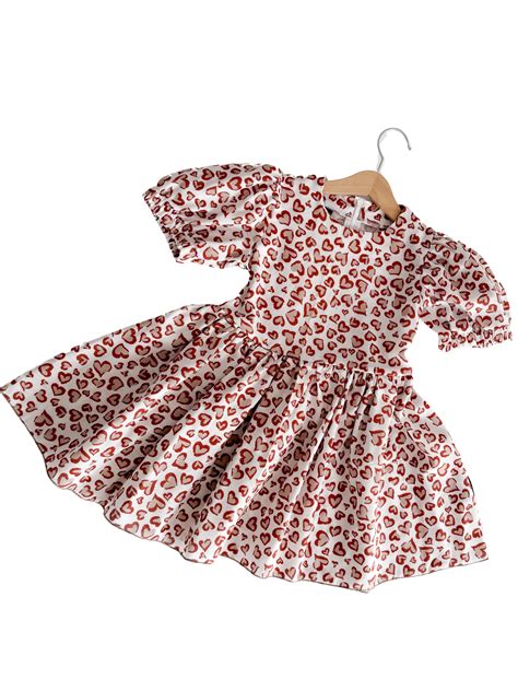 Vaikiškos suknelės surinkimas