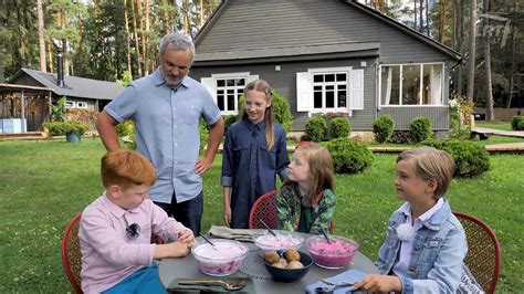 Vaikai gamina šiaudinį sodą