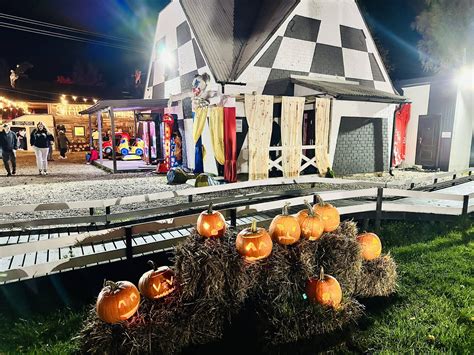 Helovyno moliūgų dekoracijos Anykščių parke