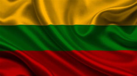 Vaikai su Lietuvos trispalve vėliava