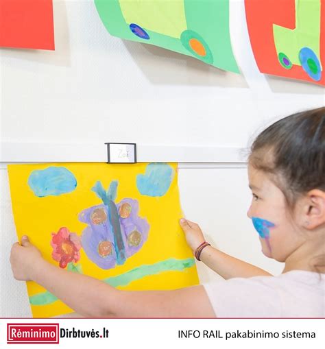 Nuotrauka, vaizduojanti vaikų piešinius darželio sienose