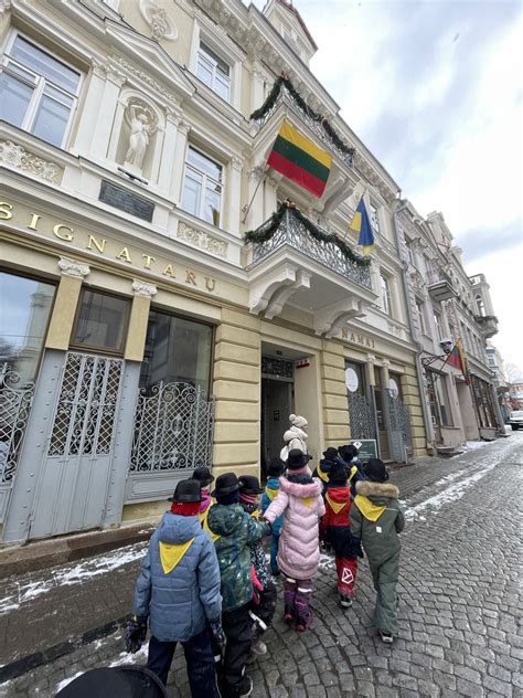 Gatvės vaikai Azijos gatvėse