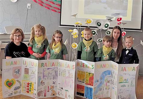 Vaikai, pristatantys projektą STEAM konferencijoje