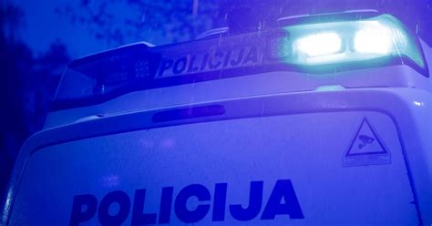 Policijos automobilis su švyturėliais