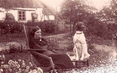 Šatrijos Raganos portretas arba archyvinė dvaro nuotrauka