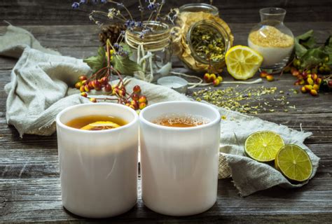 Vaistažolių arbatos ingredientai (cinamonas, kraujažolės, pankoliai)