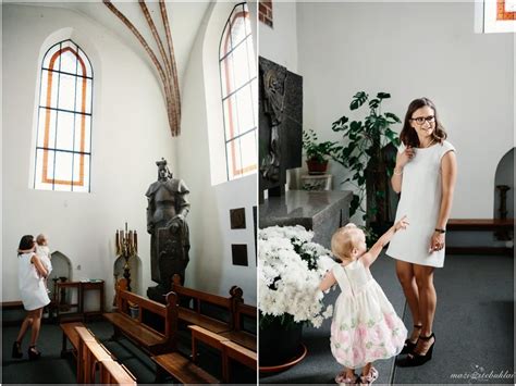 krikštynų ceremonijos akimirka bažnyčioje