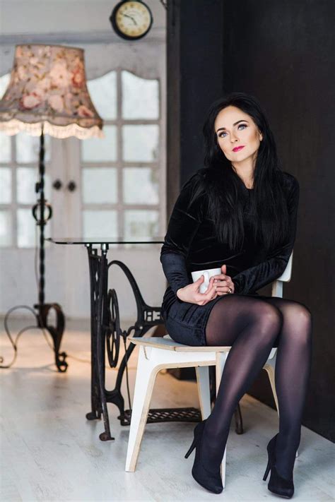 Moteris, užsiimanti savimi (sportuojanti, besirūpinanti savo išvaizda)