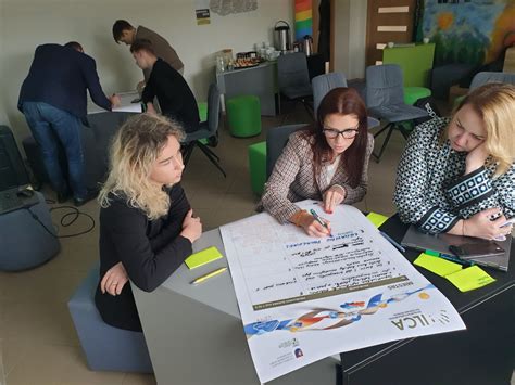 Mokyklos bendruomenė diskutuoja apie programos atnaujinimą