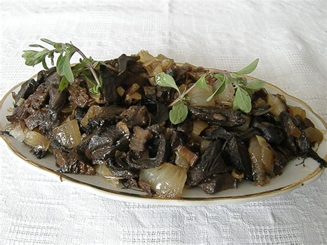 Vaikiškas piešinys su grybais