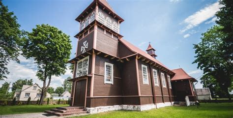 Akmenynės Šv. Kūdikėlio Jėzaus Teresės bažnyčios fasadas