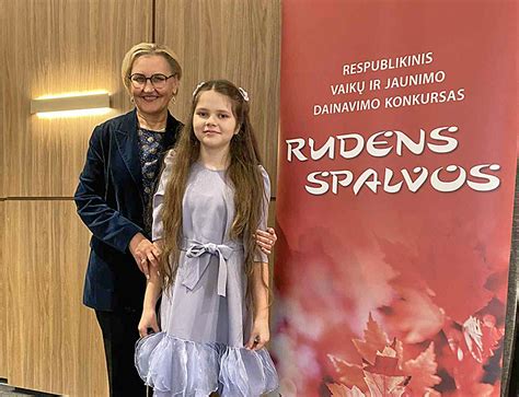 Priešmokyklinukai gauna diplomus ir padėkas