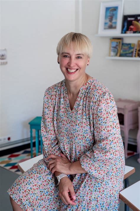 Laura, Apvalaus kvadrato mokyklos įkūrėja