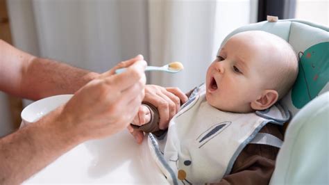 kūdikio maitinimas kietu maistu