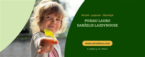 Vaikai žygyje miške netoli darželio Lazdynuose
