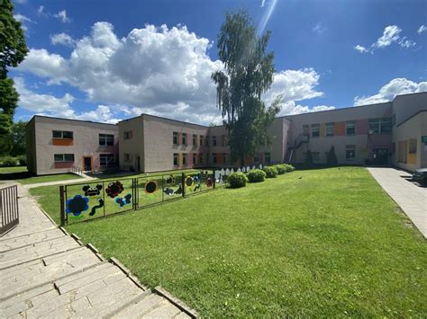 Vilniaus „Atžalyno“ mokyklos-darželio pastatas ir aplinka