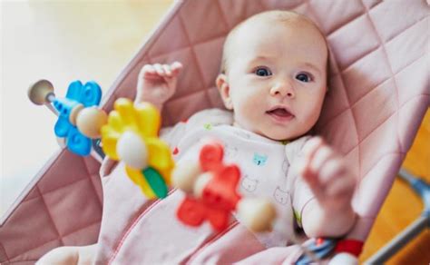Kūdikis, besimokantis suptis BABYBJÖRN gultuke
