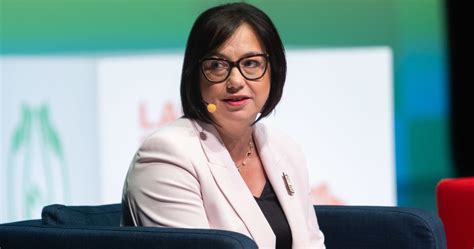 Vaikai dirba šiltnamyje