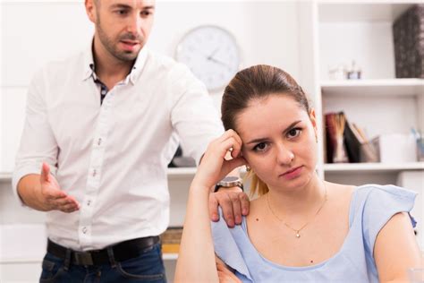 Nėščiosios siluetas su partneriu