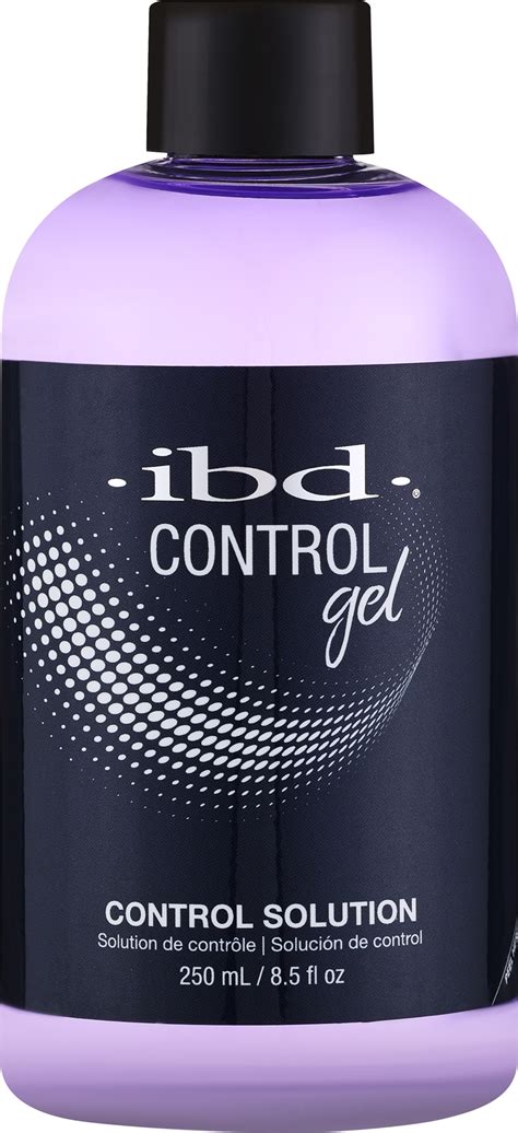 Vaikas, konstruojantis elektroninę grandinę